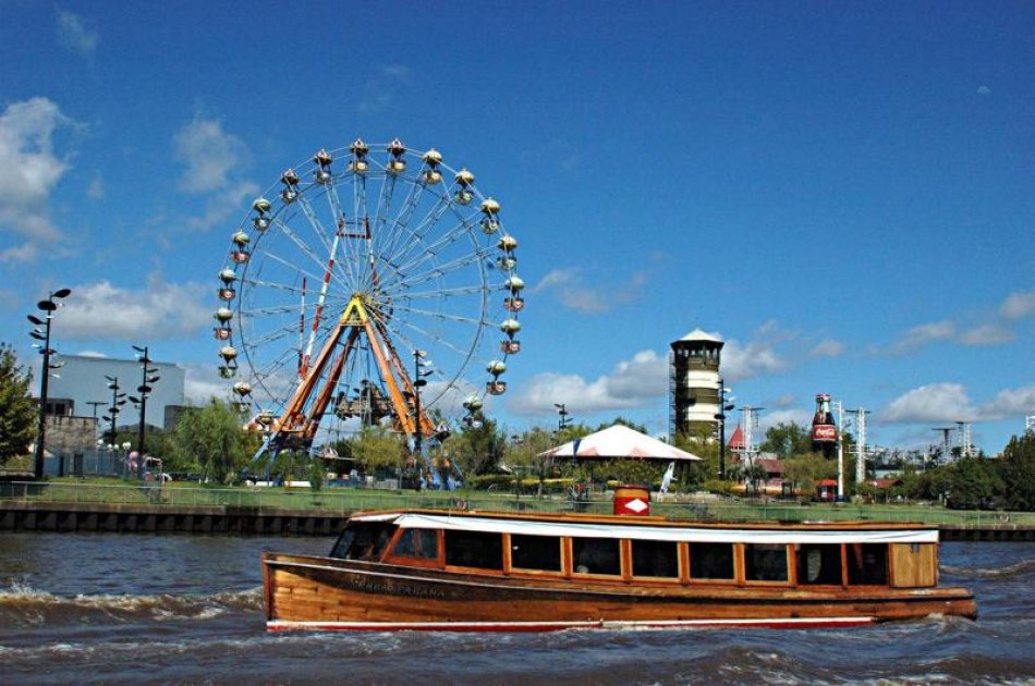 Sail Along the Parana Delta While Having a Delicious Lunch