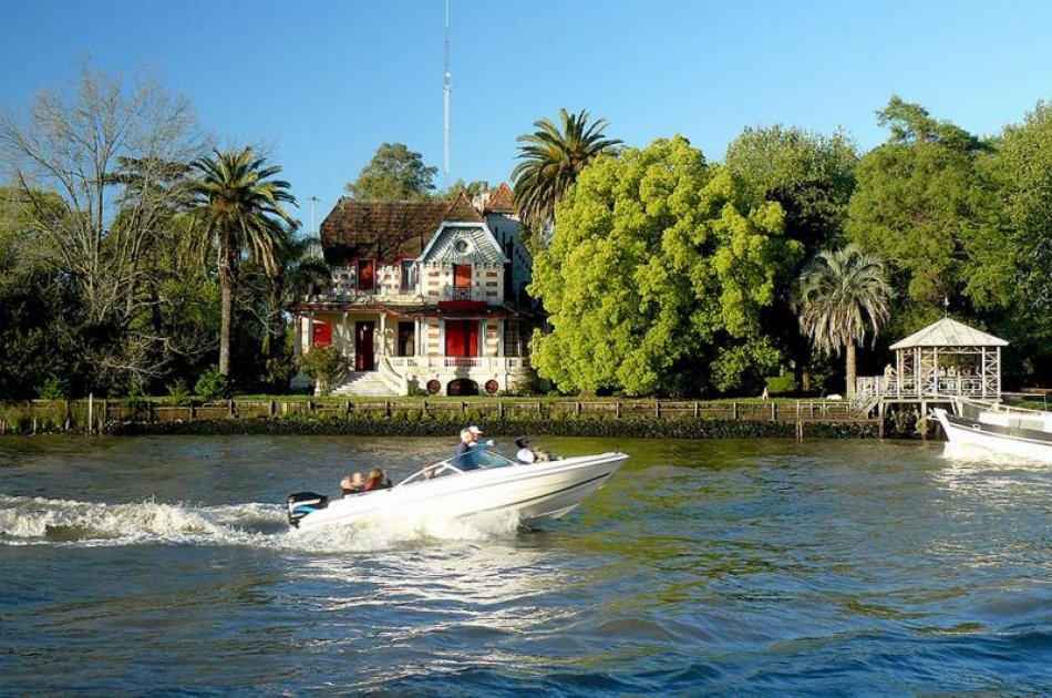 Sail Along the Parana Delta While Having a Delicious Lunch