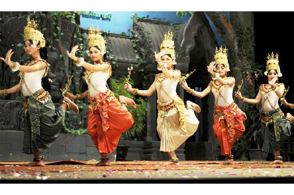 Buffet Dining With Apsara Dance Performance