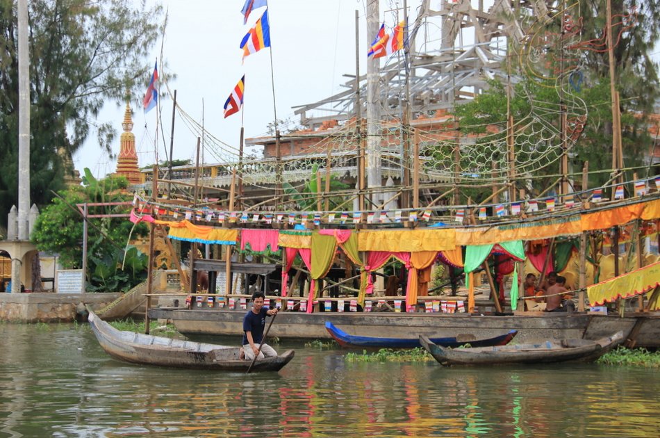 Guided Floating Village Tour