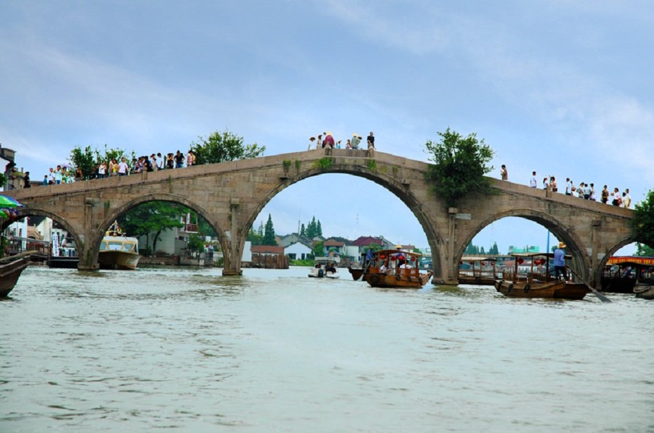 Private Day Tour of Ancient Water Town and Huangpu River Cruise