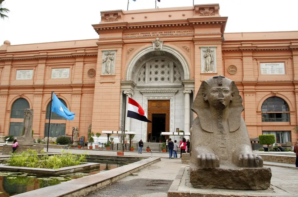 Full Day Egyptian Museum & Pyramids Private Tour