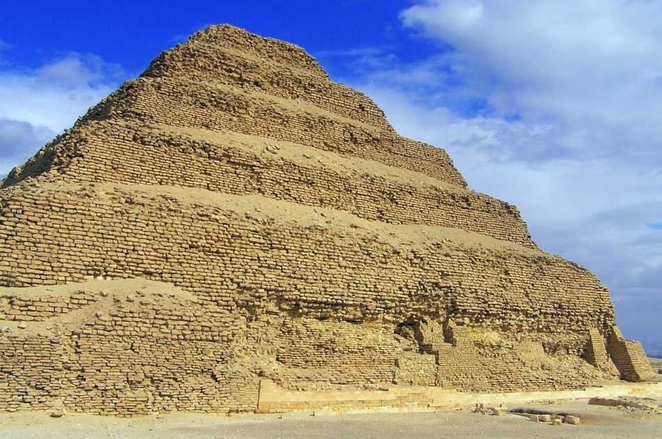Private Full-Day Tour to Giza Pyramids, Sphinx, Sakkara Pyramids and Memphis With Lunch