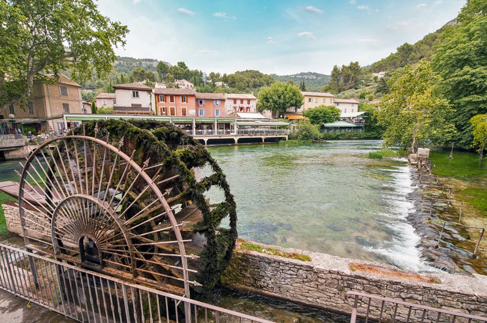 Private Luberon Villages Walking Tour From Avignon