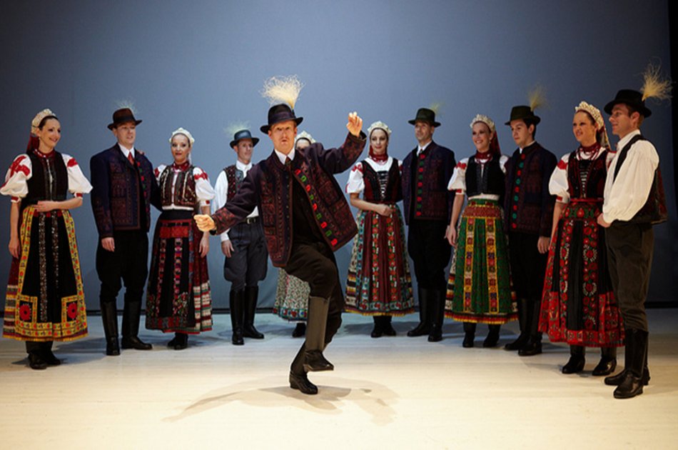 Hungarian Folklore Performance and Dinner & Cruise in Budapest