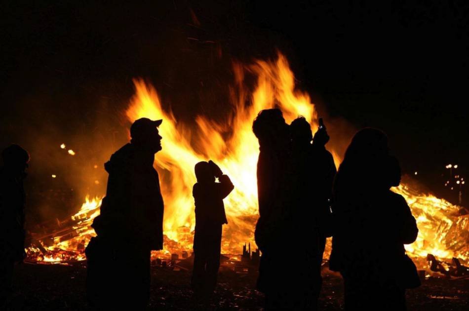 reykjavik new year's eve bonfire