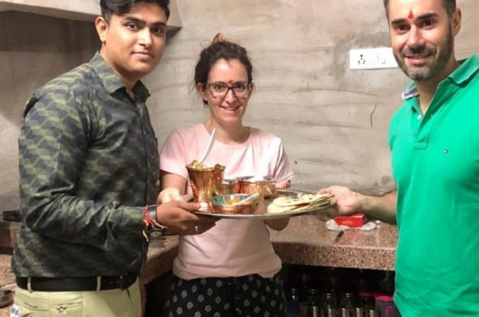 3 Hours Authentic Indian  Cooking Classes at Local Home