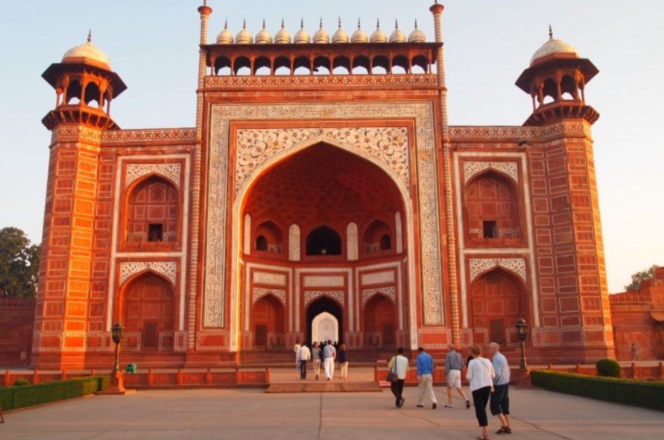 Explore Agra From Jaipur And Drop At New Delhi With Transport