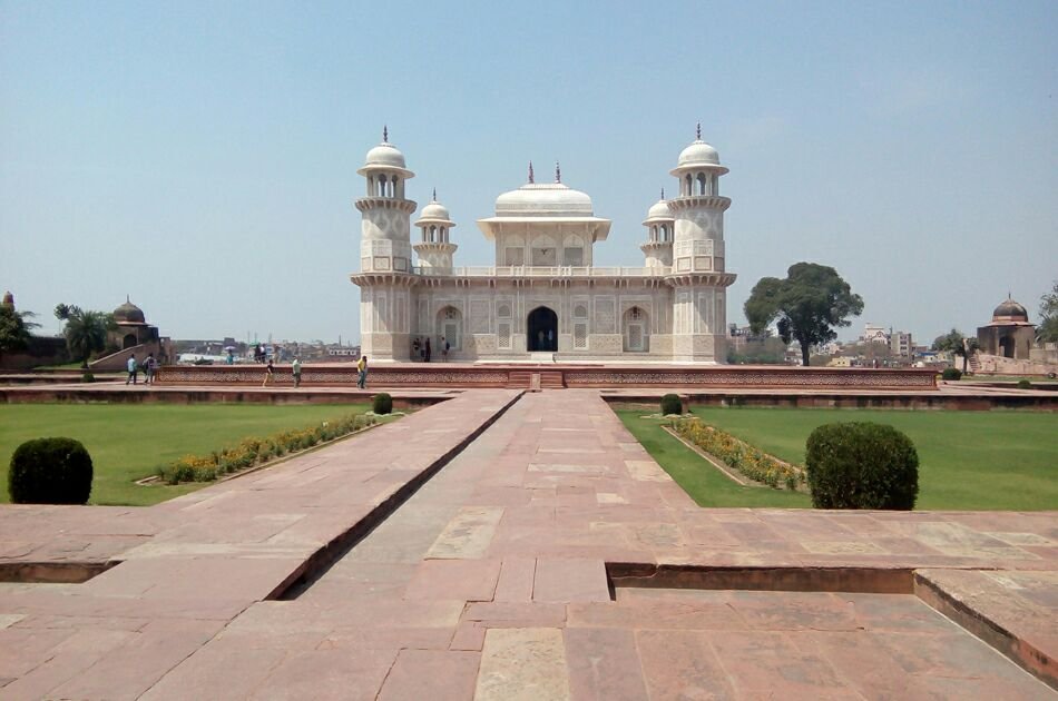 Personalized Day Tour of Agra  by the Fast Train From New Delhi