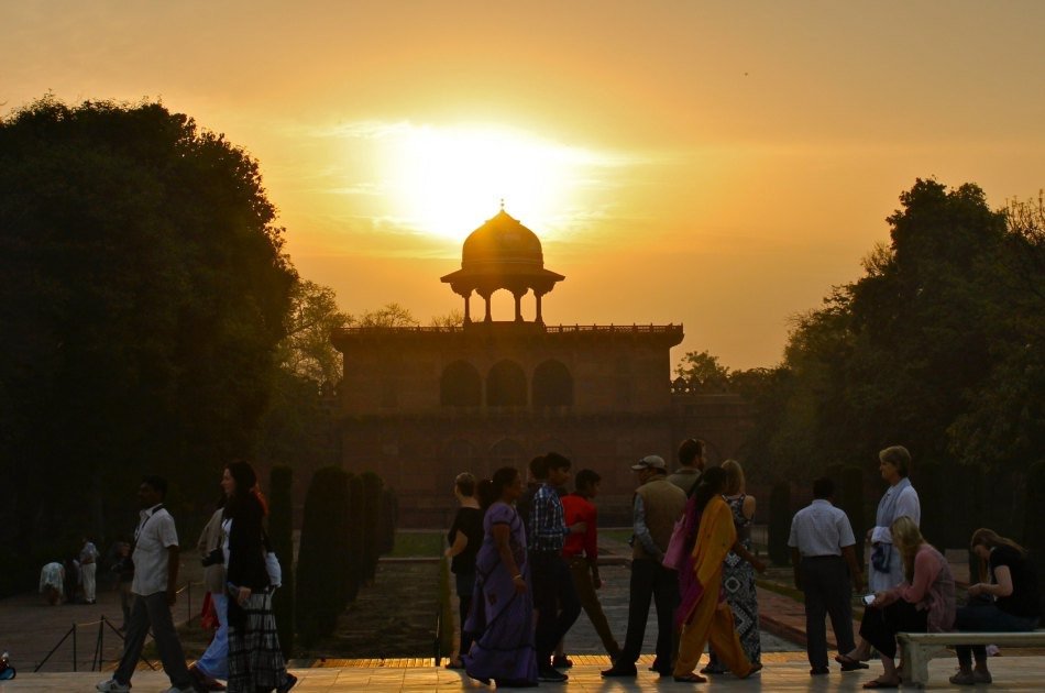 Private Sunrise Tour of Taj Mahal From Delhi