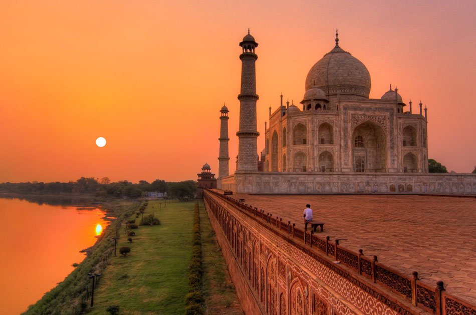 Sunrise Taj Mahal Private Tour From Delhi by Car