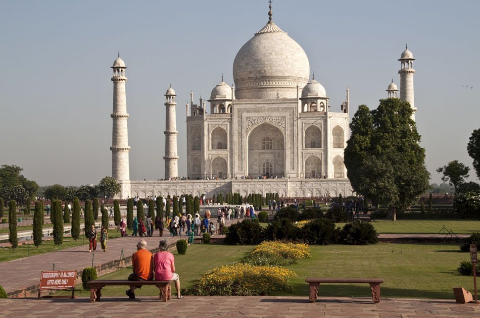 Taj Mahal and Agra Fort: Full-Day Trip by Car from Delhi
