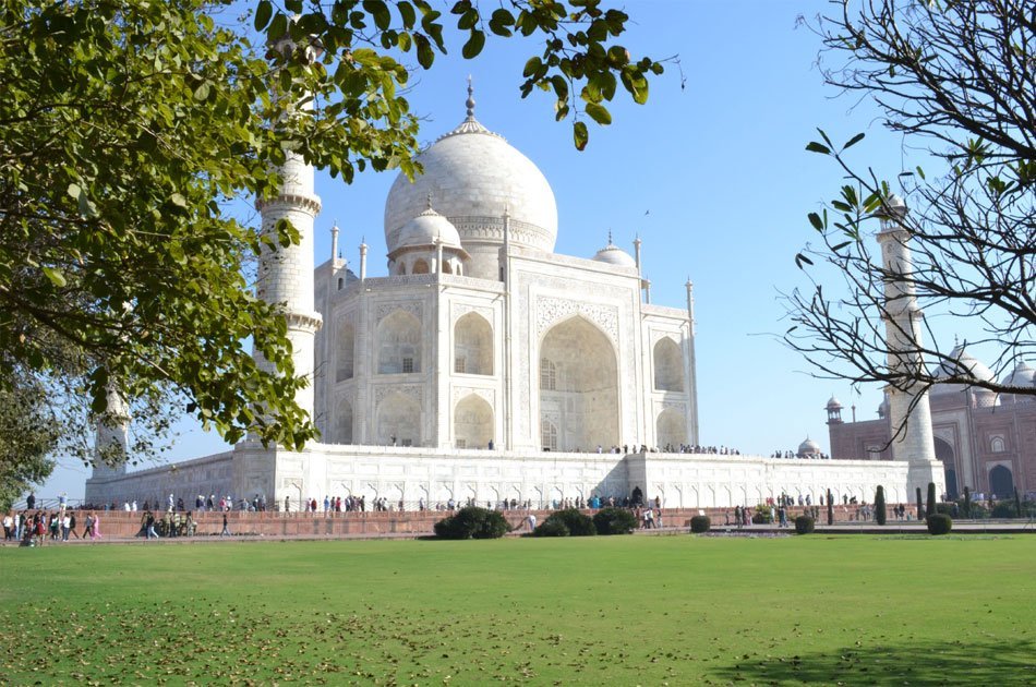Taj Mahal and Agra Fort: Full-Day Trip by Car from Delhi