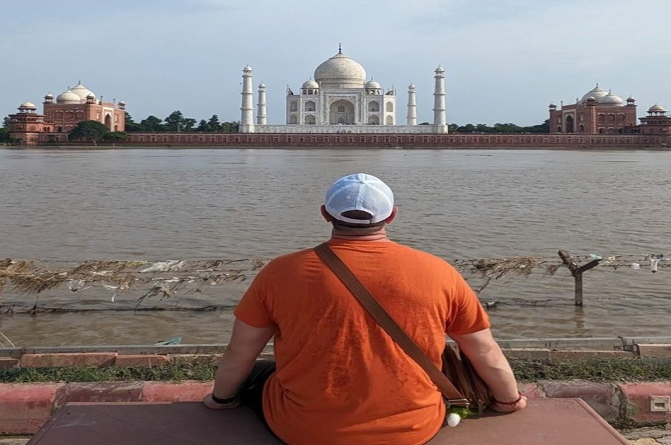 Taj Mahal Day Trip with Agra Fort by Car