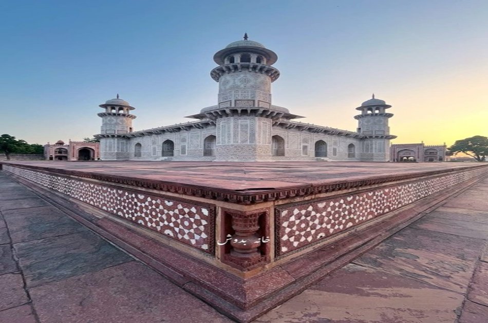 Taj Mahal Day Trip with Agra Fort by Car