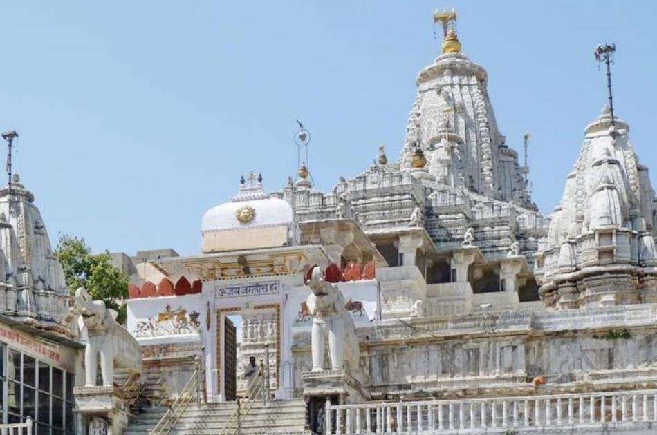 Udaipur City Tour With Kumbhalgarh Fort & Ranakpur Jain Temple Tour In 2 Days