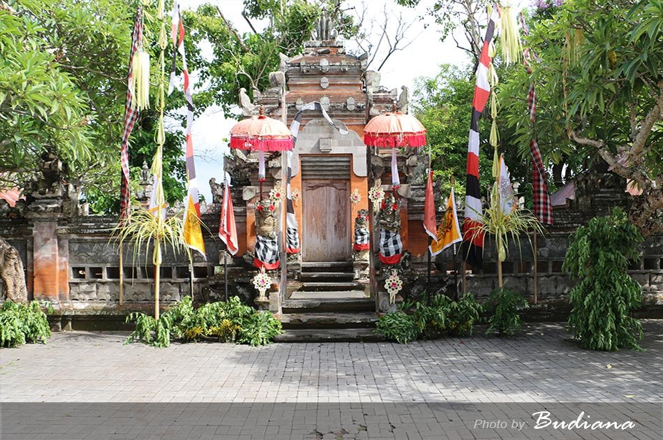 Barong and Trance Keris Dance Show & Tour