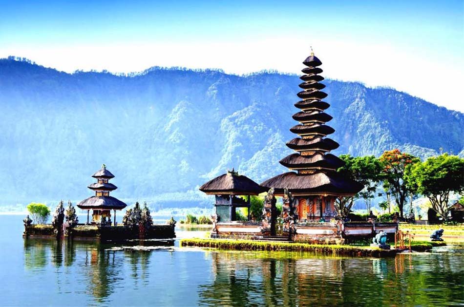 Lovina North Bali Sunrise Group Tour with Dolphins, Waterfalls & Temples