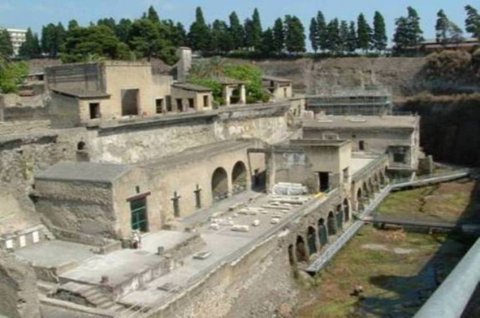 Tour to Pompei and Mt. Vesuvio and wine teasting