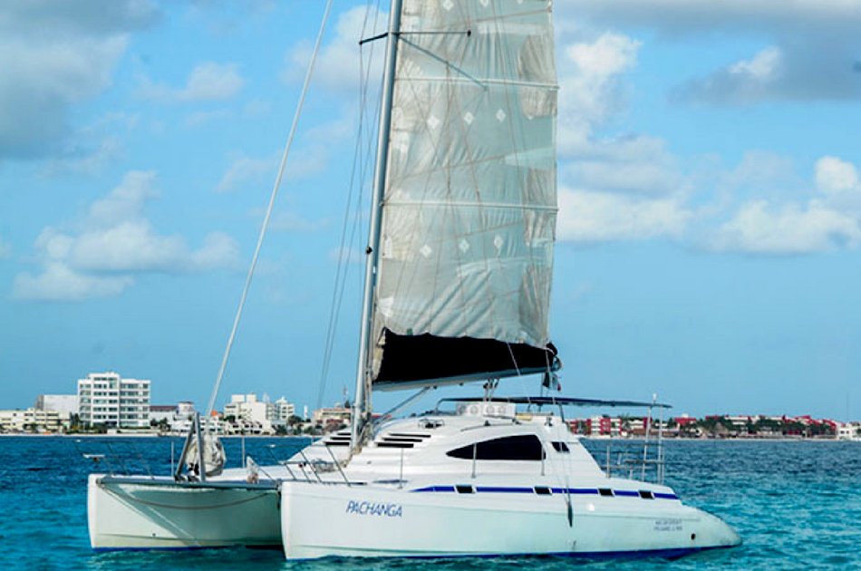 4 Hour  Deluxe catamaran tour (up to 30 people)