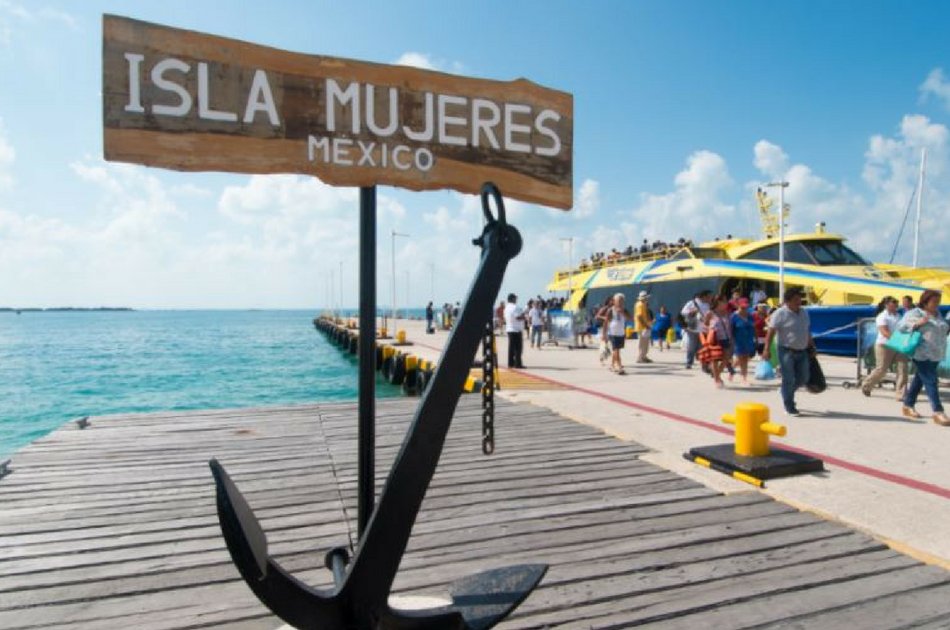 4 Hour Isla Mujeres Nalgone Catamaran 30' (up to 12 people)