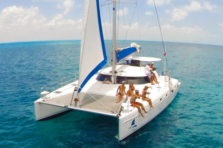 7 Hour Deluxe Catamaran Private Tour (up to 30 people)