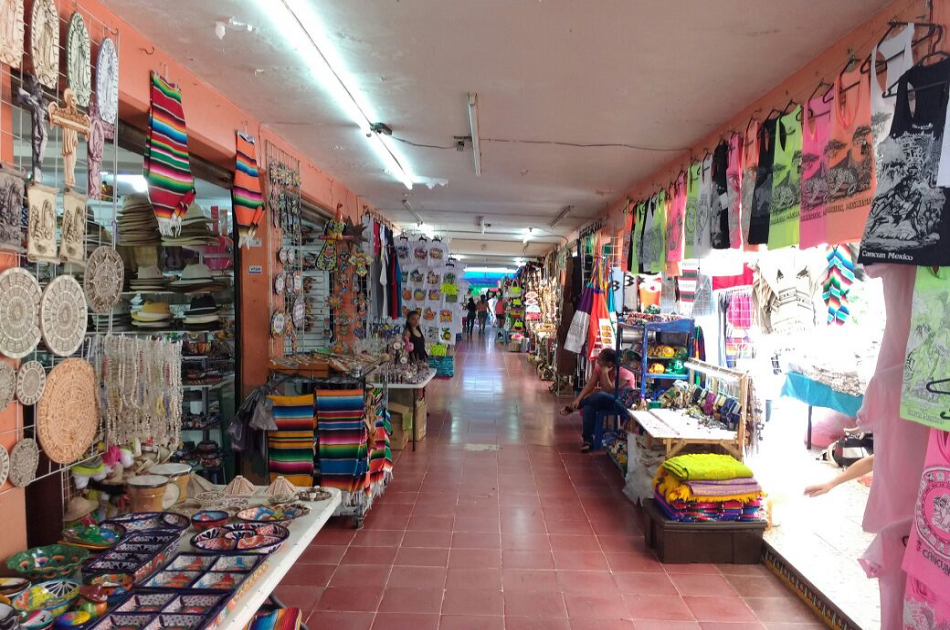 Exciting Cancun Shopping with Sightseeing Tour