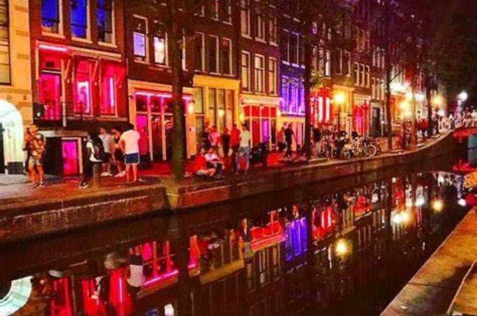 Fascinating Private Tour of The Red Light District in Amsterdam