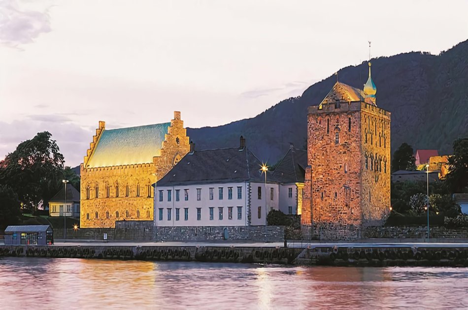 3 in 1 - City Sightseeing, Mount Fløien Funicular and Alverstraumen Fjord Cruise