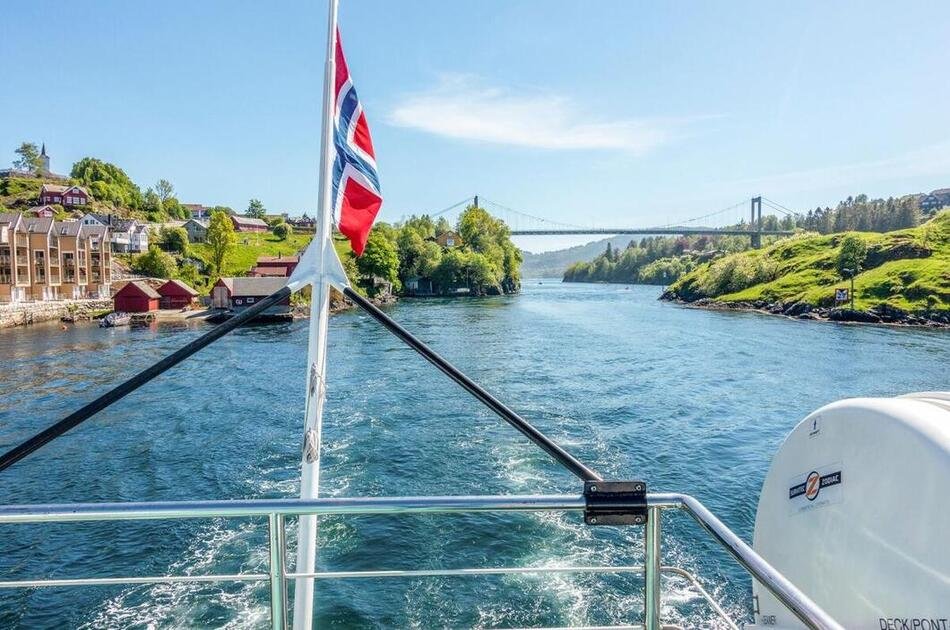 Bergen Fjord Cruise to Alversund Streams