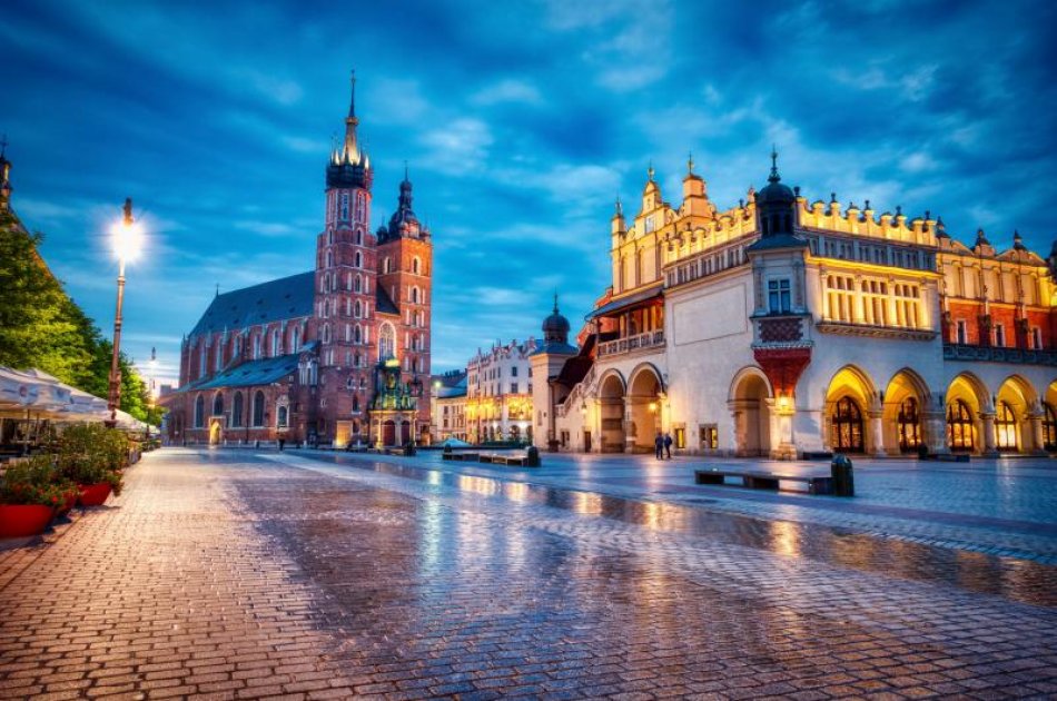 Krakow by Night - City Tour by Electric Car