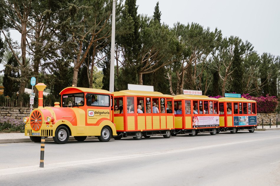 Vilamoura: Hop On Hop Off City Tour by Tourist Train