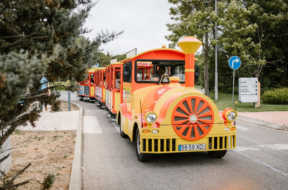 Vilamoura: Hop On Hop Off City Tour by Tourist Train