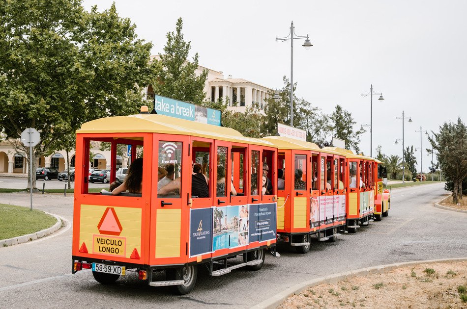 Vilamoura: Hop On Hop Off City Tour by Tourist Train