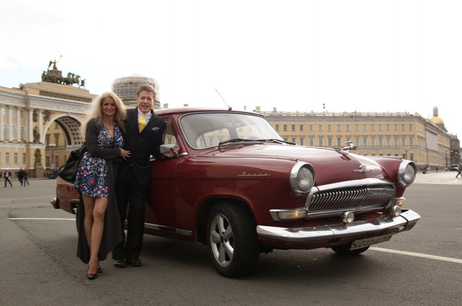 Private 3 Hour Photo Shoot Tour in Authentic Soviet Volga Vehicle