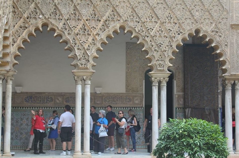 ALCÁZAR GUIDED TOUR AND ROOF TOUR. PRIVATE