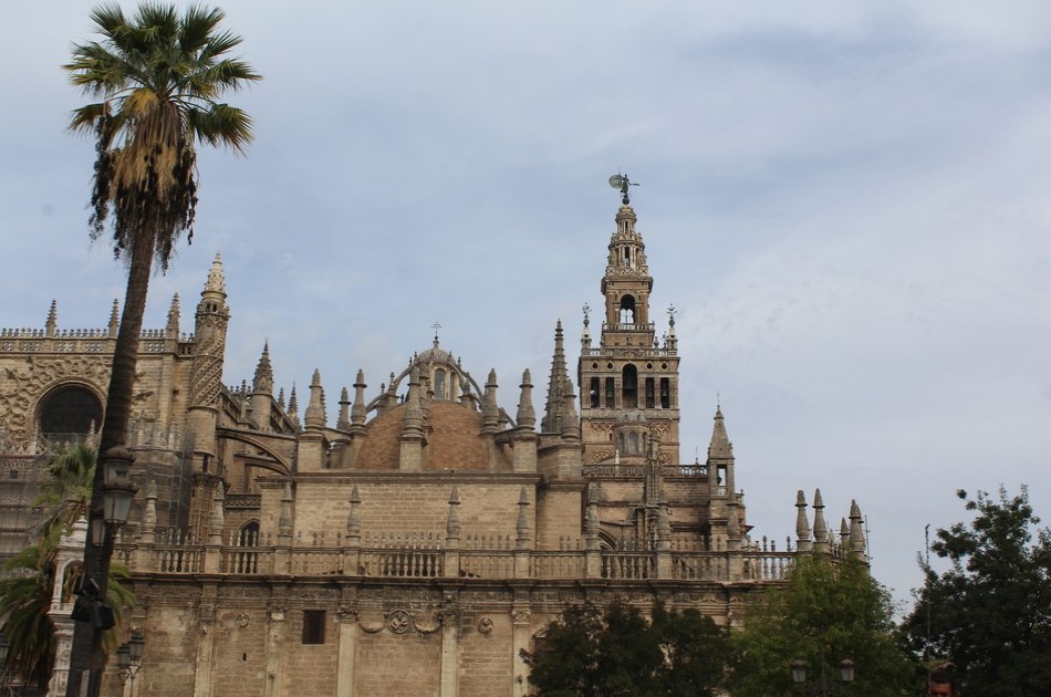 ALCÁZAR GUIDED TOUR AND ROOF TOUR. PRIVATE