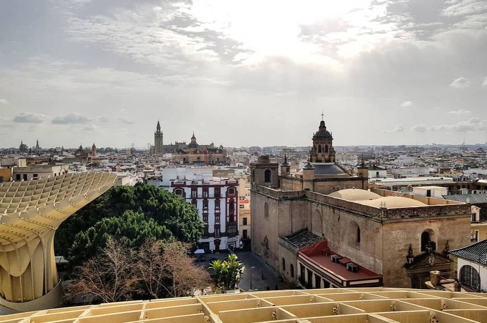 ALCÁZAR GUIDED TOUR AND ROOF TOUR. PRIVATE