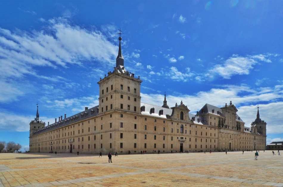 San Lorenzo De El Escorial Private Tour: the Royal City