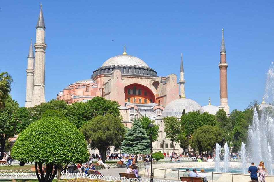 Half Day Group Tour of Hagia Sophia and Topkapi Palace in Istanbul