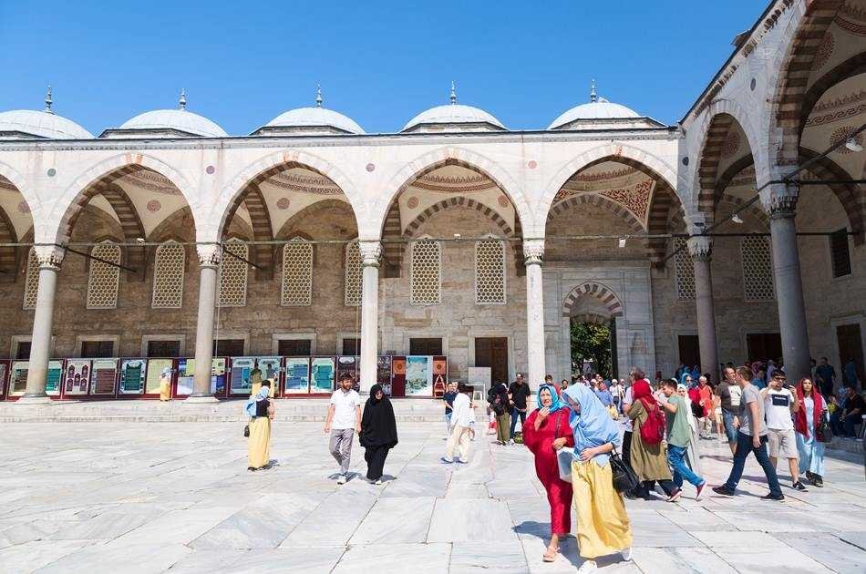 Visit 2 Continents on a Bosphorus Cruise Full-Day Istanbul Tour with Lunch