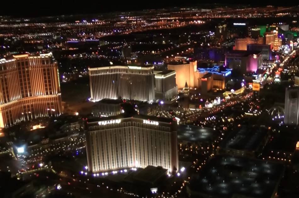 Helicopter Flight Over Las Vegas At Dusk Including Limousine Transfers