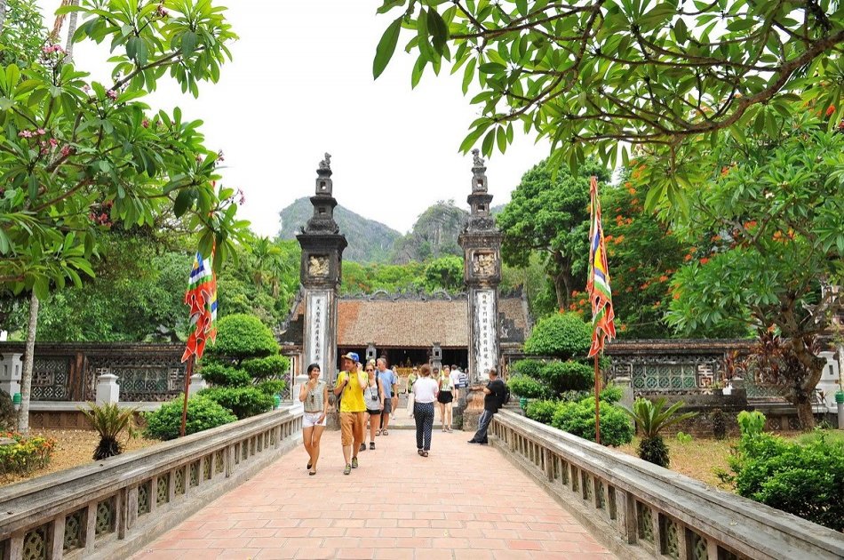 Hoa Lu & Trang An Full Day Tour from Hanoi