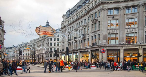 Discover the Glitz and Glamour on a Sightseeing Tour of the West End